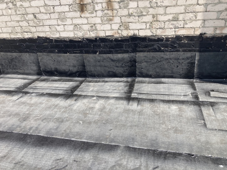 Экспертные советы по монтажу плоской кровли с битумными рулонными материалами