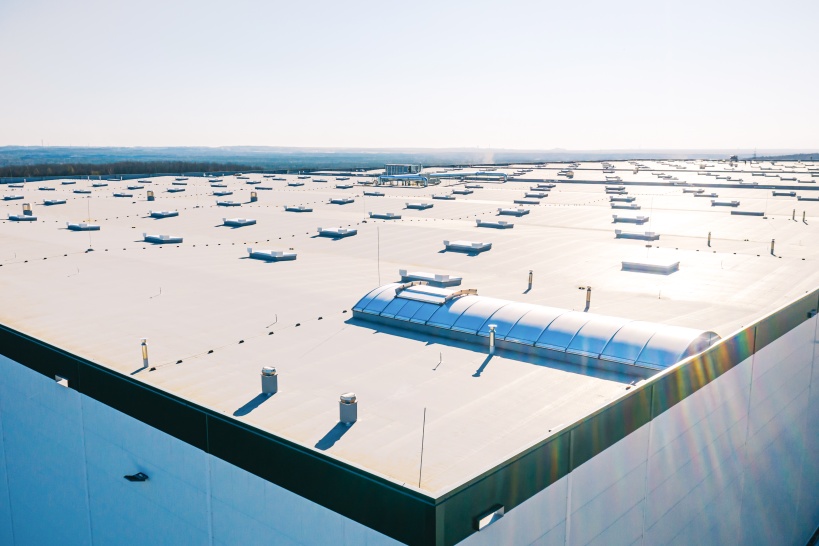 Почему для гидроизоляции плоской кровли выбирают полимерные мембраны LOGICROOF