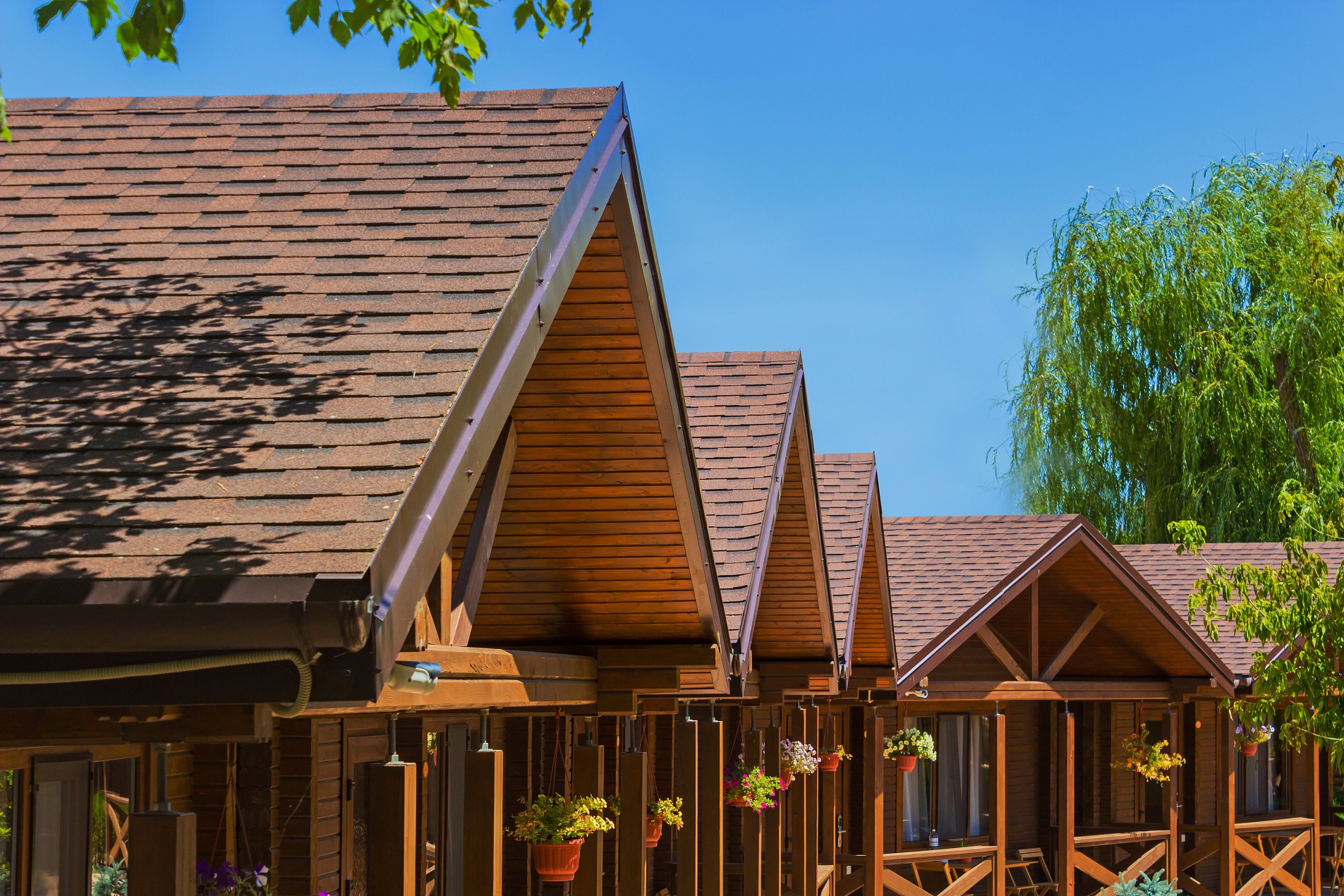 Что такое гибкая черепица SHINGLAS и с чем ее едят?